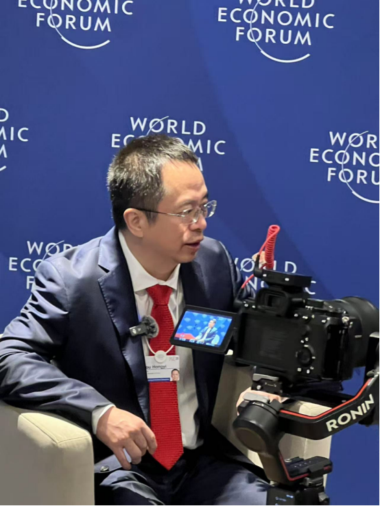 周元达沃斯谈论人工智能向代理商的演变：重塑