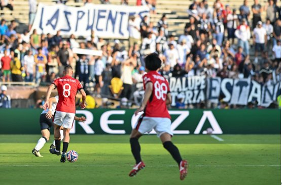 在客厅观看足球的第一个选择-Toshiba Z700QF将您带