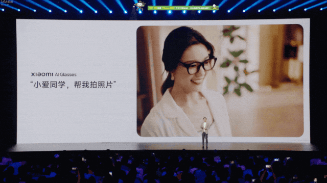 甚至扫码支付、挑选衣服，都能交给小爱完成。