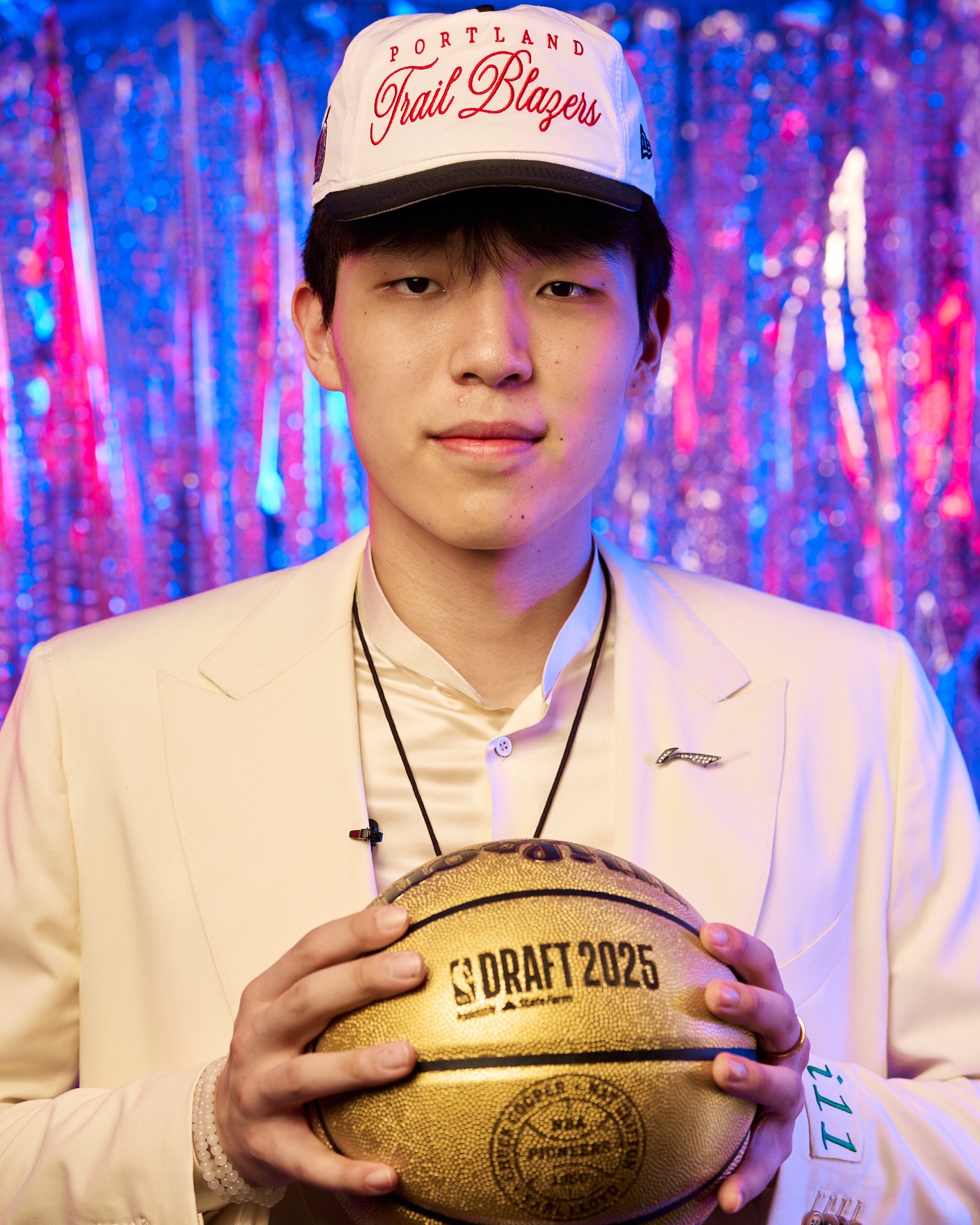 期待NBA首秀????NBA官方&开拓者官方晒杨瀚森定妆照拍摄现场