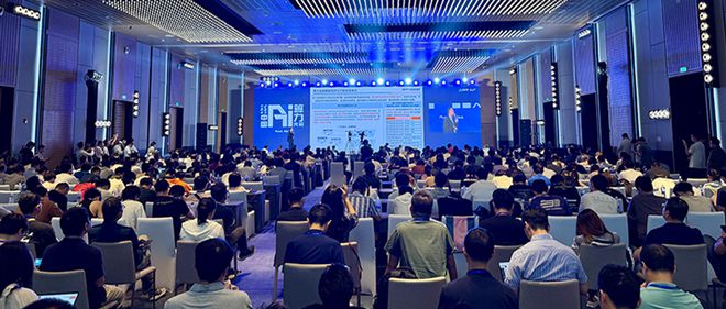 萬(wàn)字回顧首屆中國(guó)AI算力大會(huì)！15+位大咖主會(huì)場(chǎng)演講精華爆棚，來(lái)沒(méi)來(lái)都值得收藏