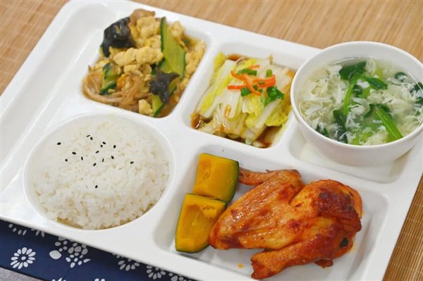 北京大学的餐厅毕业套