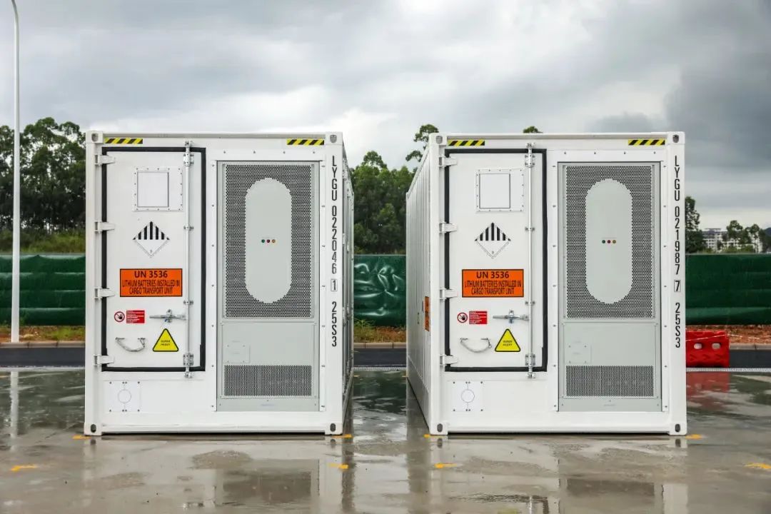 △瑞庆时代锂离子电池集装箱产品。王振宇 摄