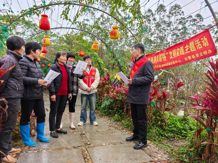 组织“中国好人”，五星级志愿者、市移风易俗“好带头人”等先进典型进行殡葬移风易俗宣讲