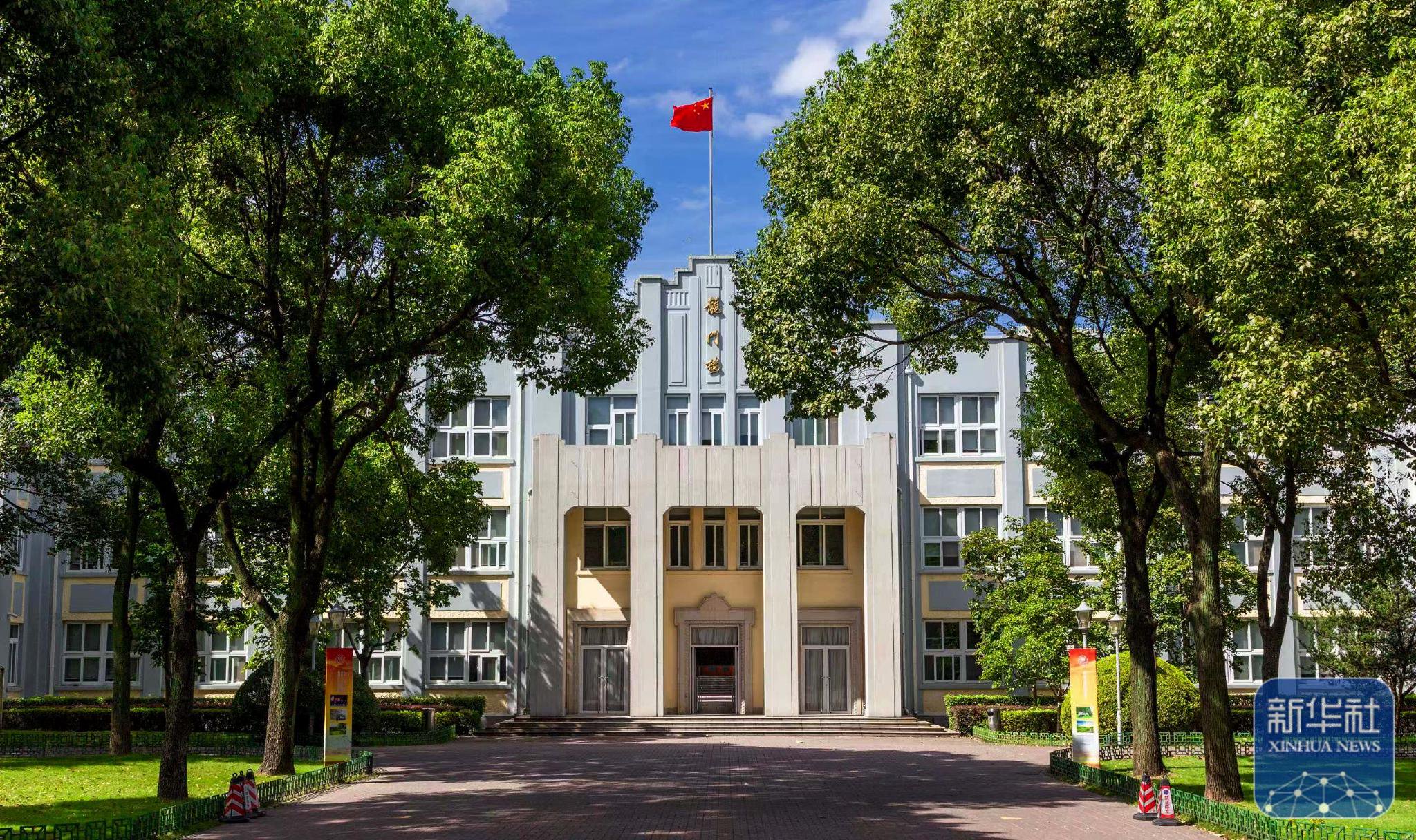 上海中学校园内的龙门楼,曾是龙华集中营的f栋大楼