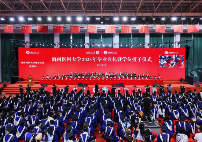 学术陈古奇安（Chen Guoqiang）鼓励毕业生过着干净