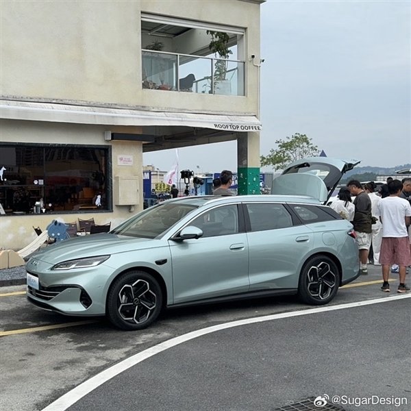 年轻人的第一个“电晕”：Byd Sticker 06 DM