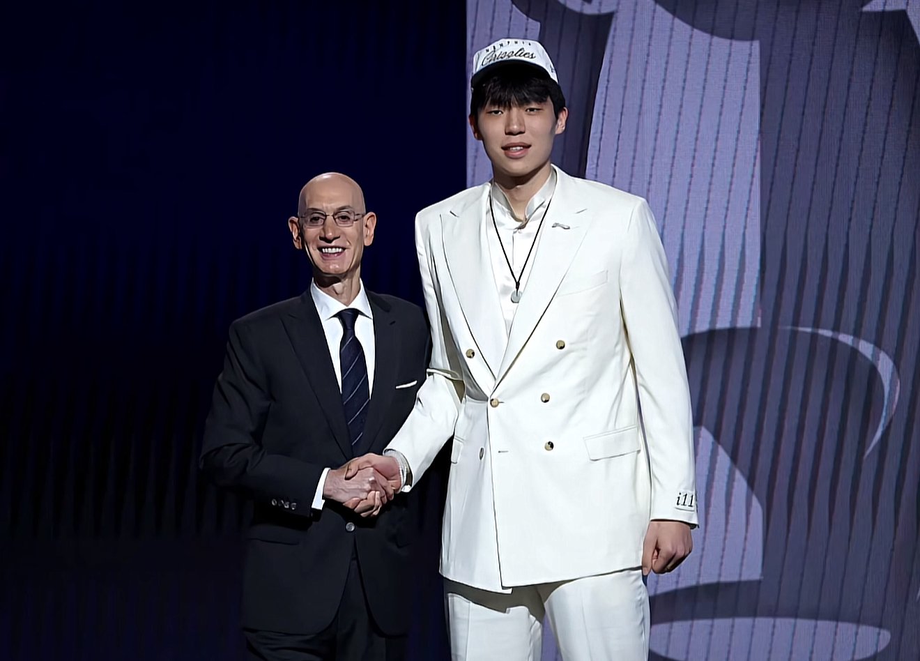 NBA新秀Yang Hansen吸引了100,000人观看现场直播，同