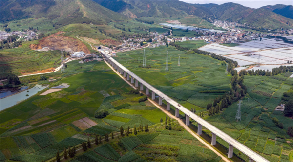 总长度为16.8公里！双岸双线隧道连接到一个重角