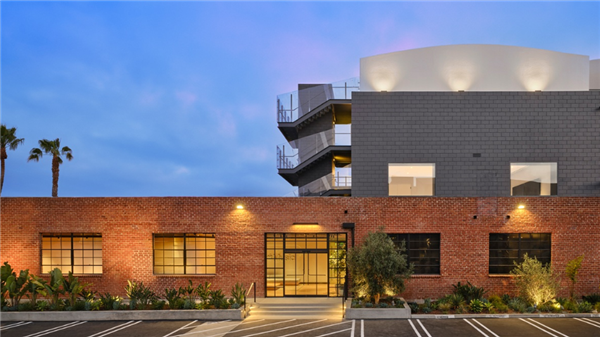 苹果成立十周年的苹果苹果为艺术家创建了三个