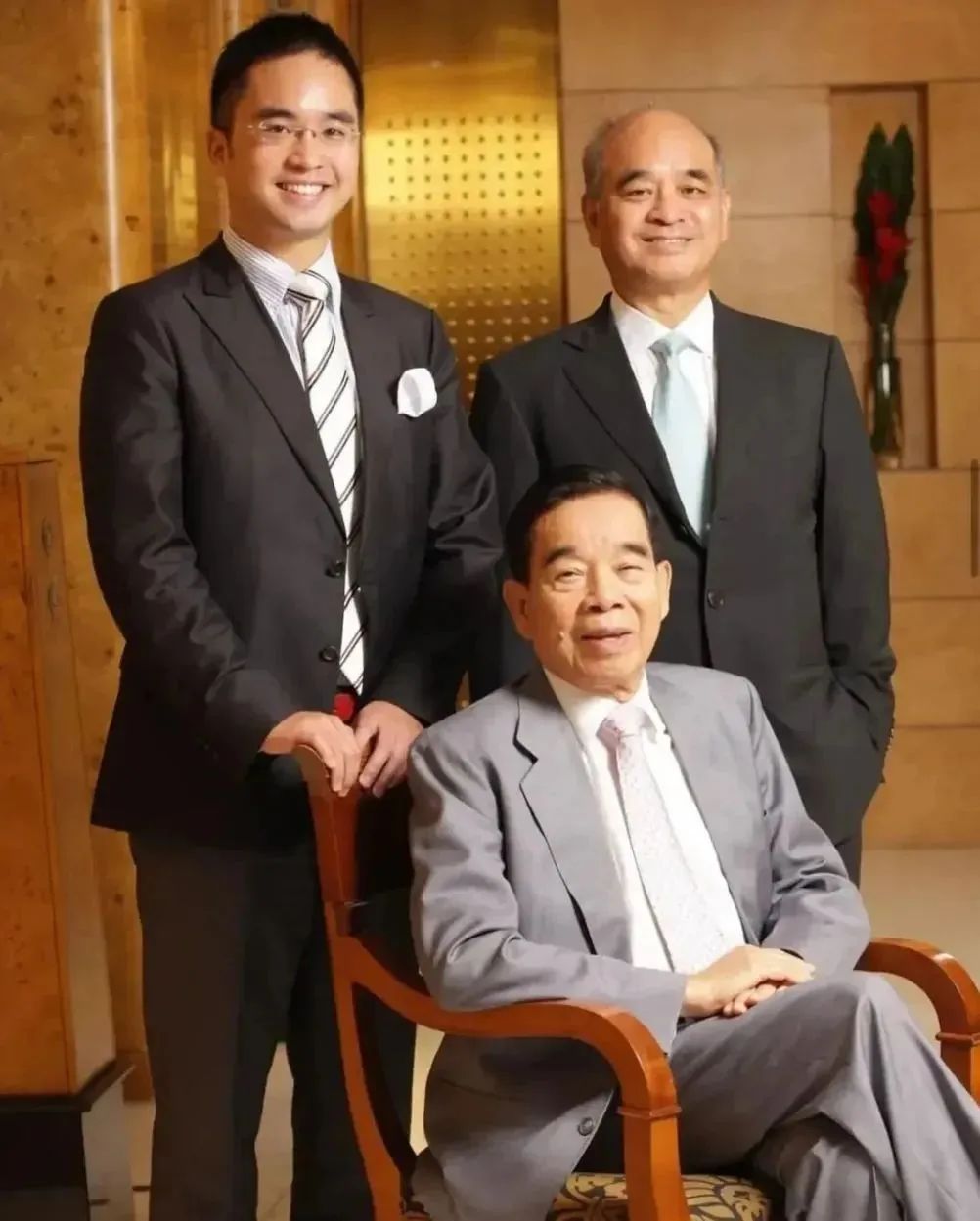 负债超千亿！顶豪郑氏家族急需救命钱