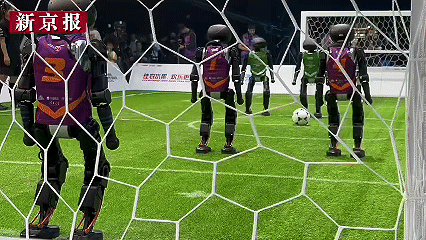 山海队和火神队的比赛中，山海队进球的瞬间。