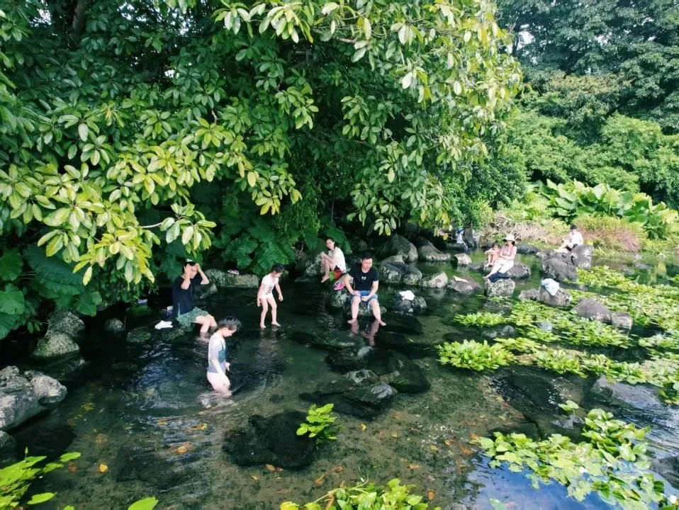 泡完冷泉，再去水塔咖啡屋来杯冰咖啡，享受身体与心灵的双重凉爽，轻松拿捏这个夏天!