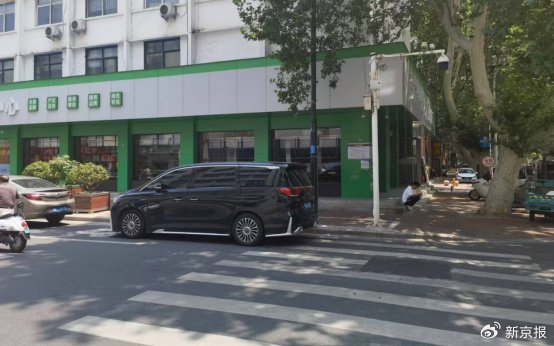 席薇曾供职的某银行郑州纬二路支行,如今已成为农产品展销中心一部分。其在13年间虚构理财产品,诈骗客户9000余万元。新京报记者 程亚龙 摄