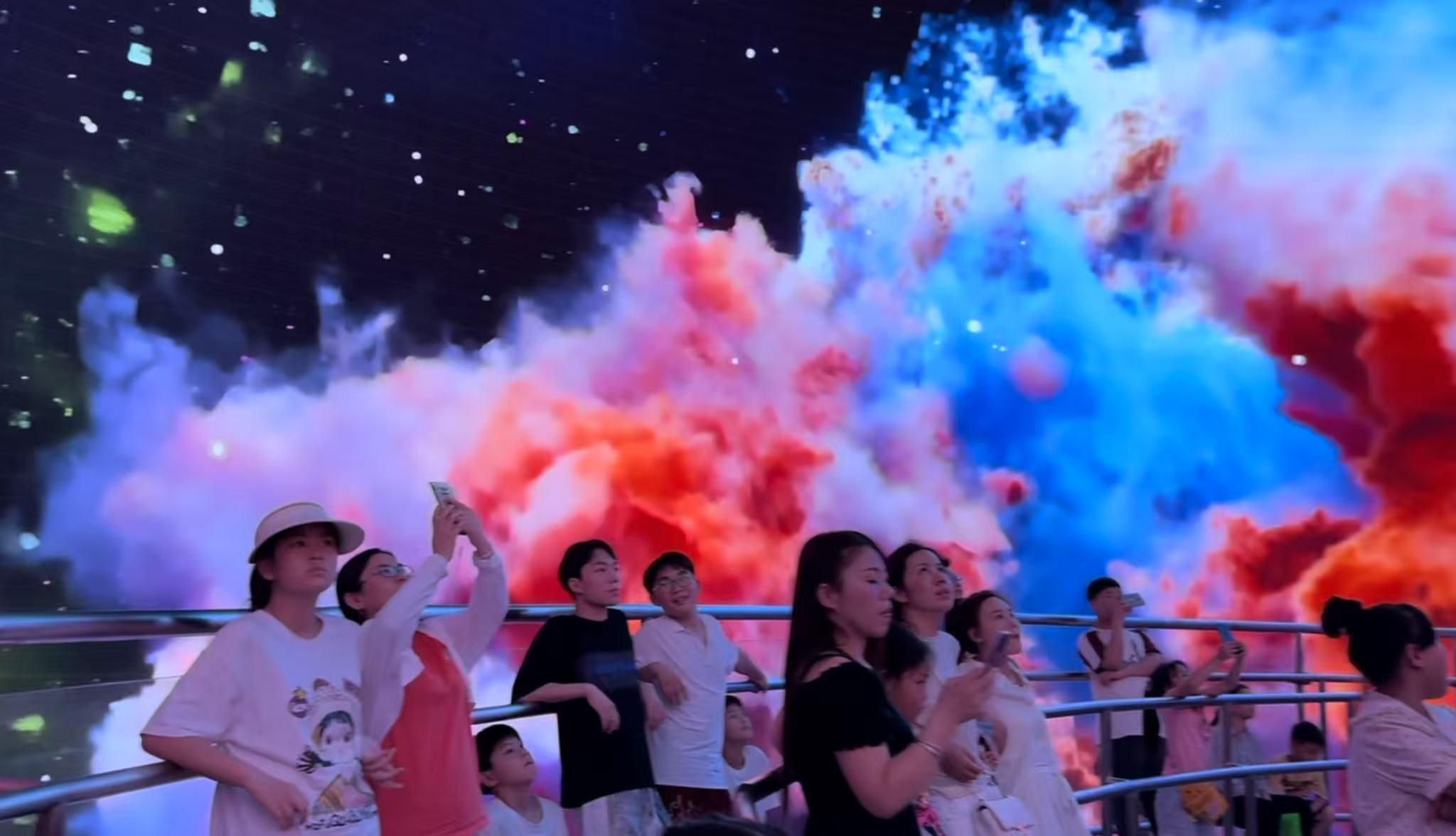 天地剧场游客视角
