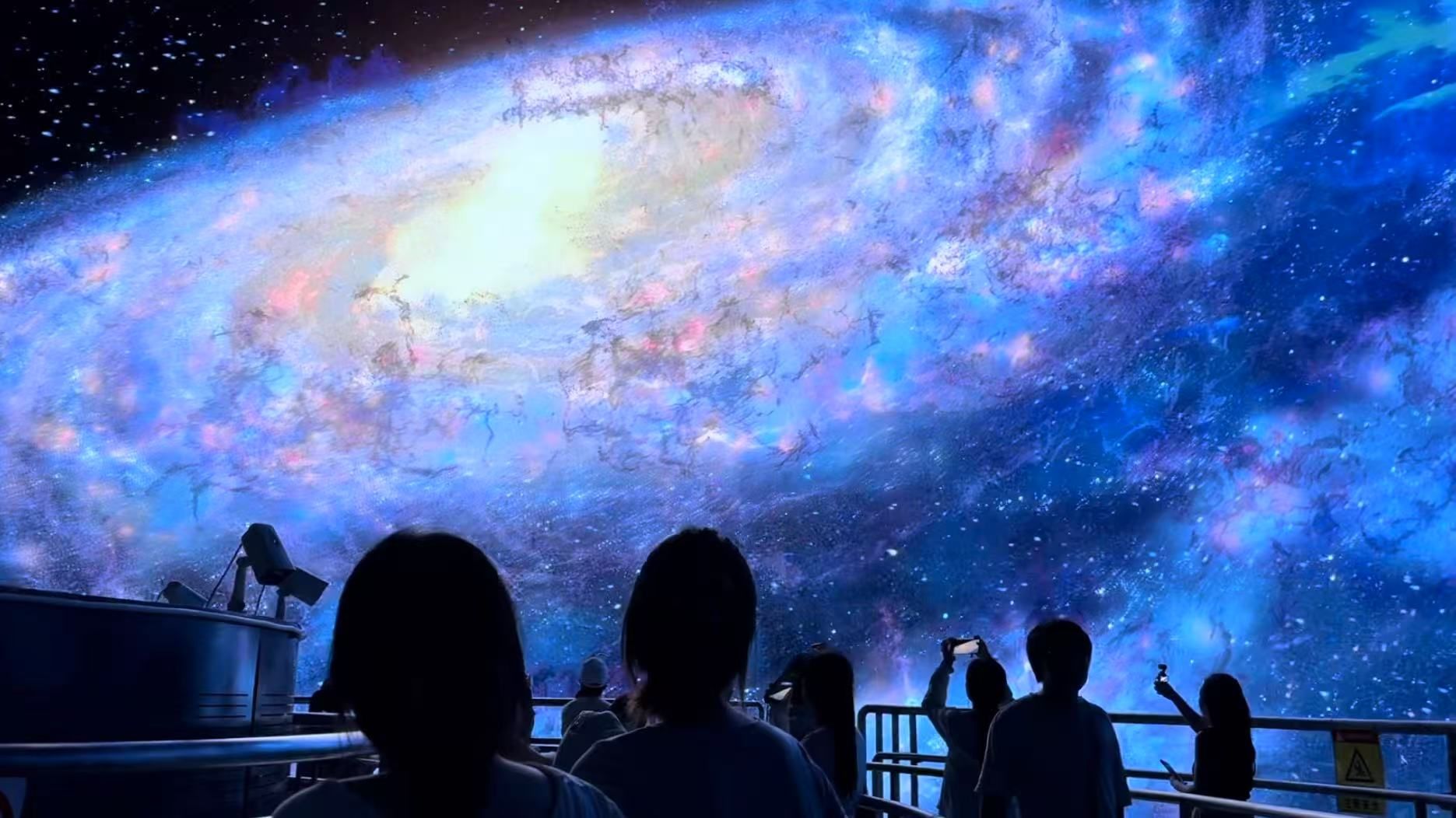 天地剧场游客视角