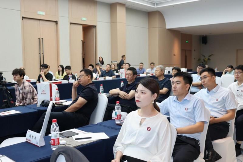 （“智邦一体化ERP成功落地全国巡展”活动现场）