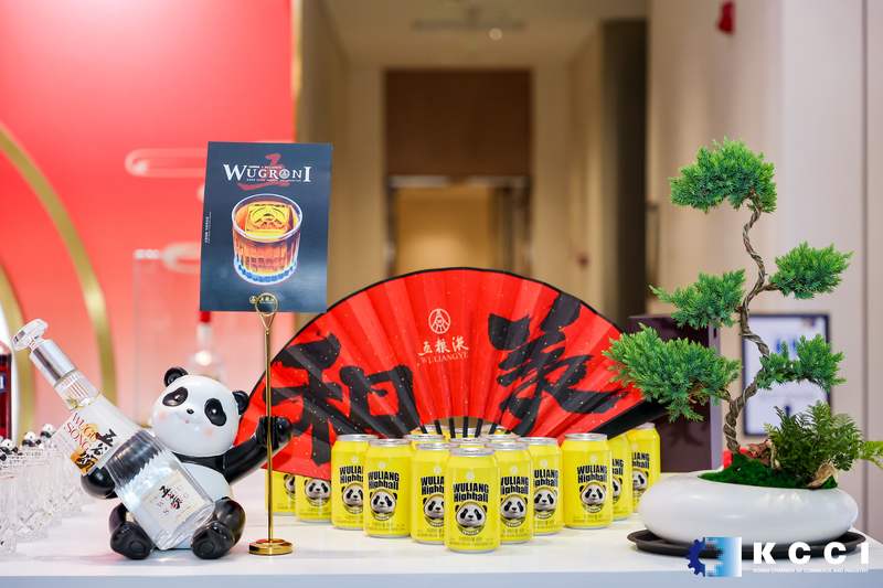 五粮液在韩国市场推出的highball气泡酒。企业供图