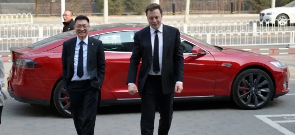 ▲朱晓彤和马斯克