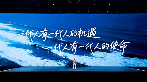 比想象力更强大:荣耀和时代的脊柱中的“双手