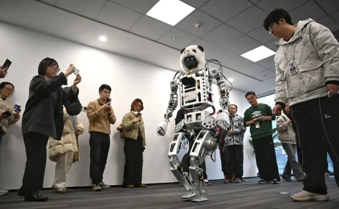 ▲“天行者一号”人形机器人亮相