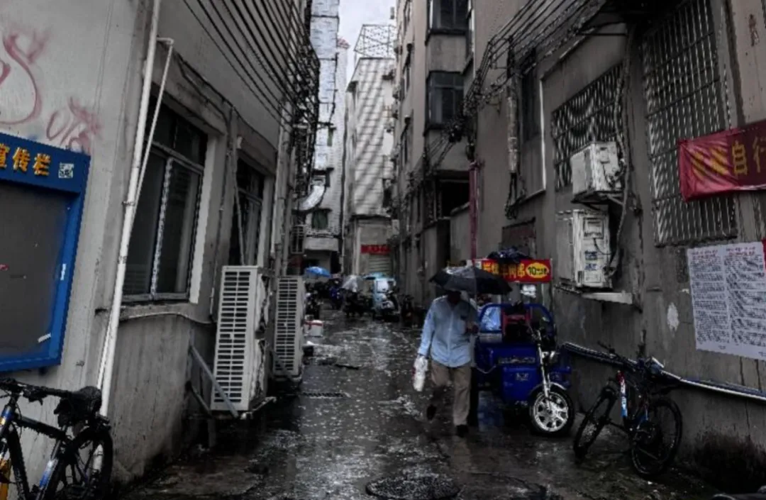 图为牛约堡广州海珠某门店，藏在这条巷子里 图片来源：南方都市报