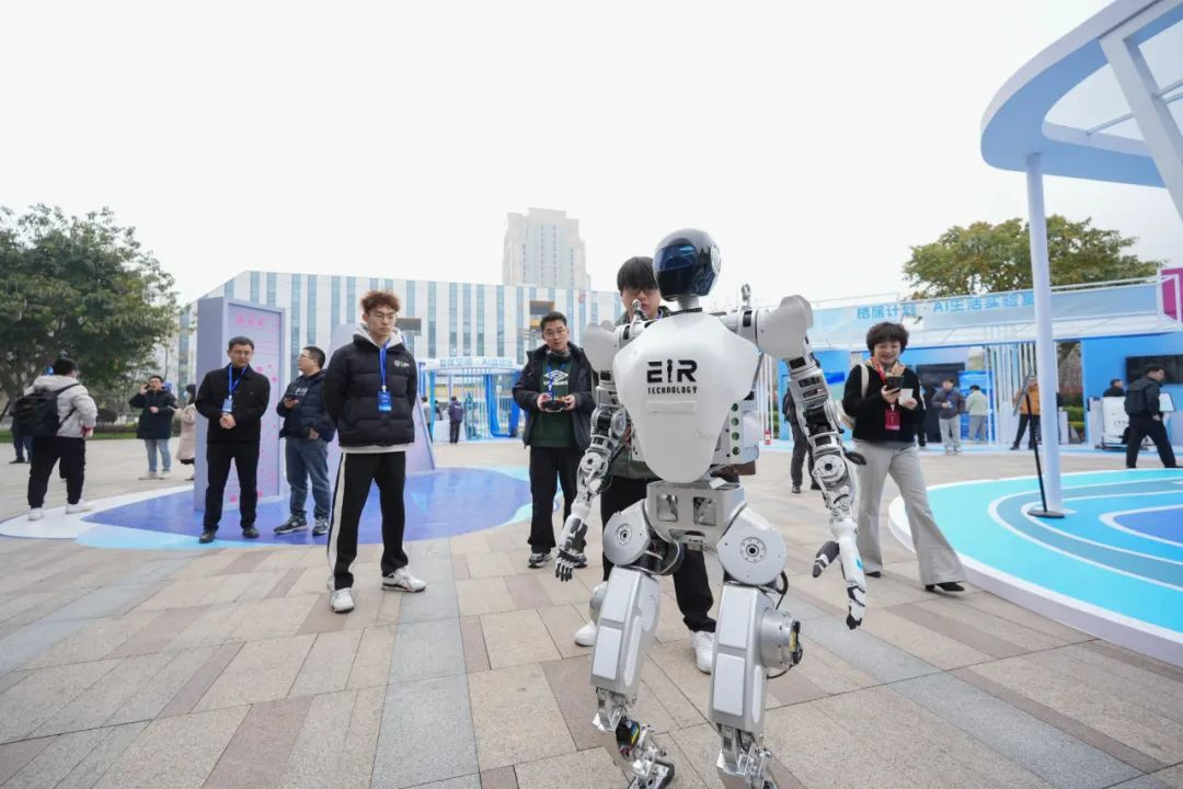 ▲智能机器人产品展示
