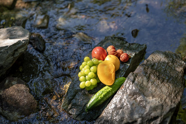 佳能EOS R100拍摄，1/400s、F1.8、ISO100、-0.3EV