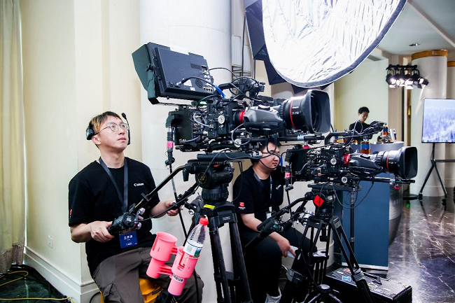 直播现场复杂的灯光环境