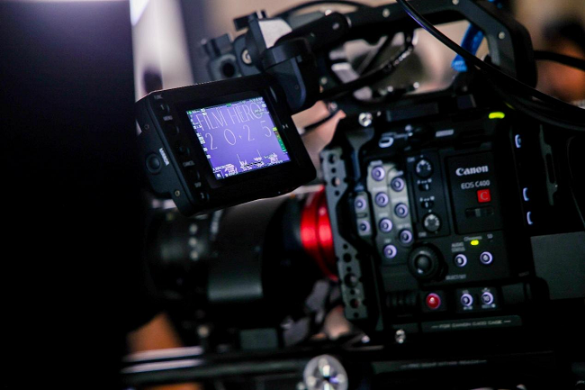 自动对焦精准地跟踪焦点