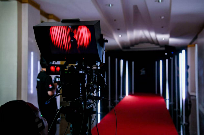 直播现场复杂的灯光环境