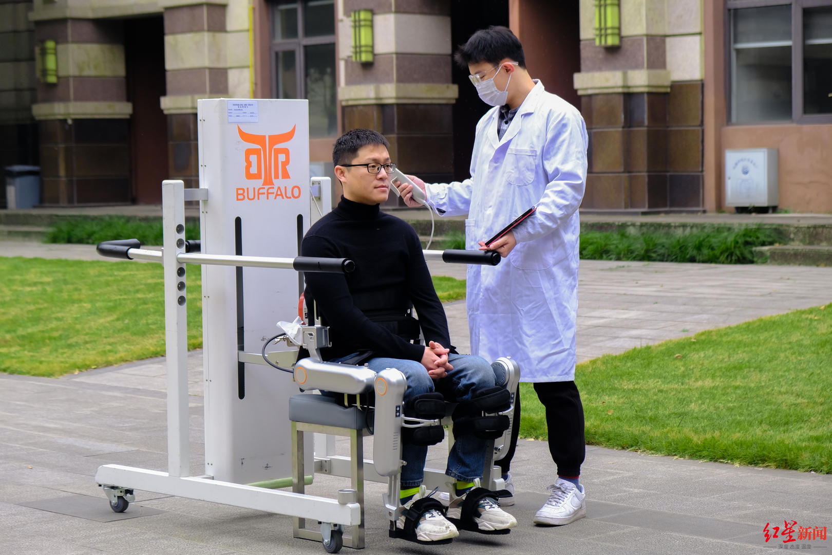 ▲布法罗外骨骼机器人康复训练测试 资料图