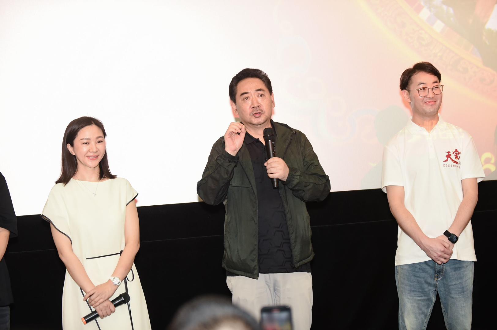 阿来撰写旁白,刘劲零片酬出演 电影《天宝》主创现身成都点映现场|天宝|刘劲|阿来_新浪新闻