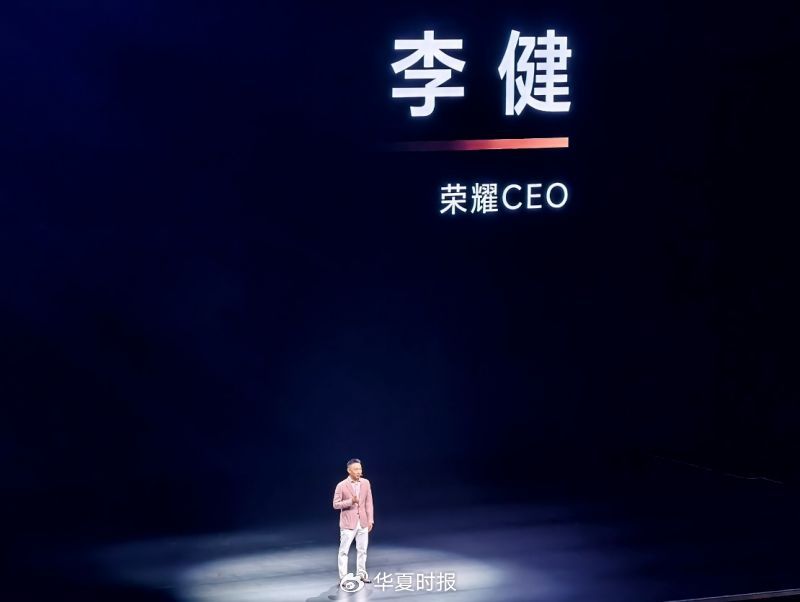 (石飞月 照相)