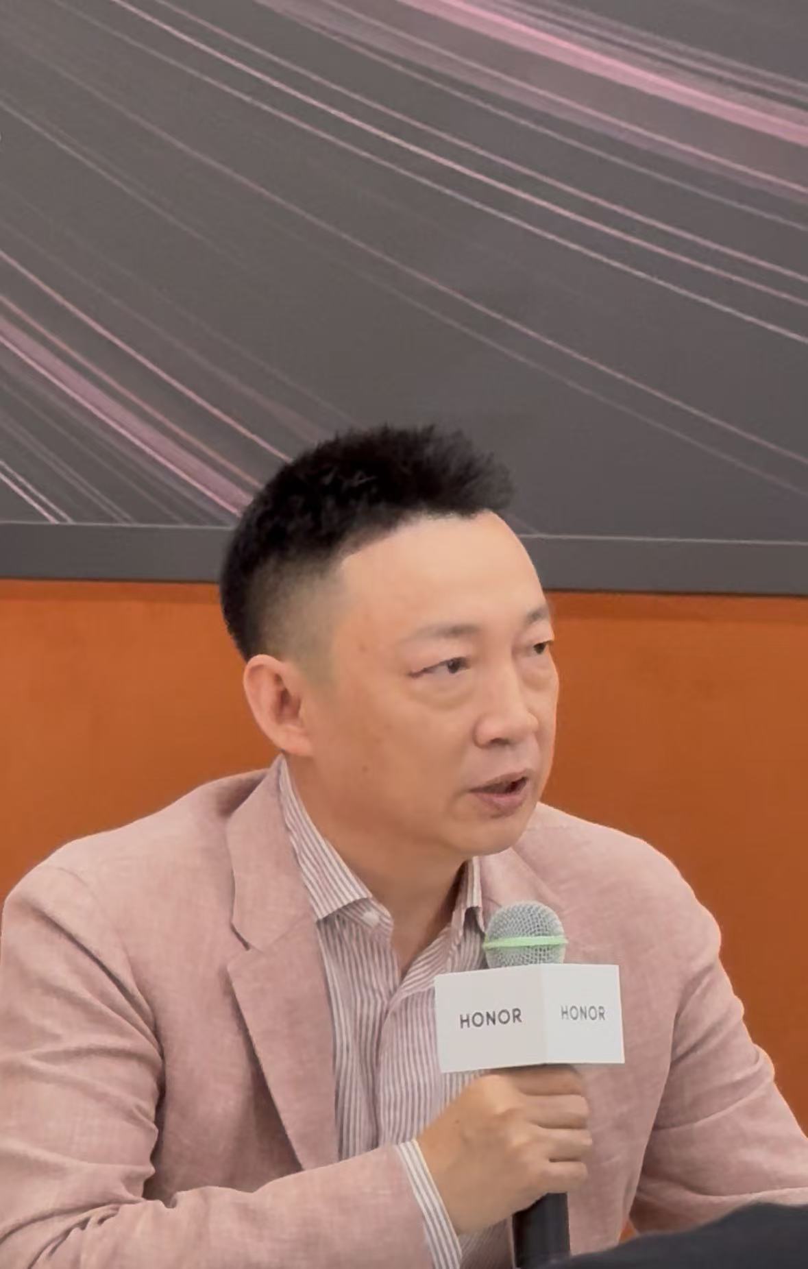 图：荣耀CEO李健 时代财经摄