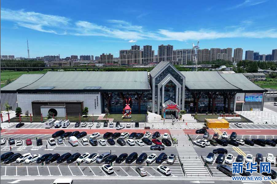 图为俯瞰潜江服务区全貌。新华网发 吴迪 摄