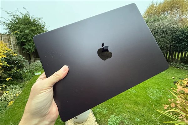 苹果最终将放弃迷你LED！进入OLED时代的MacBook