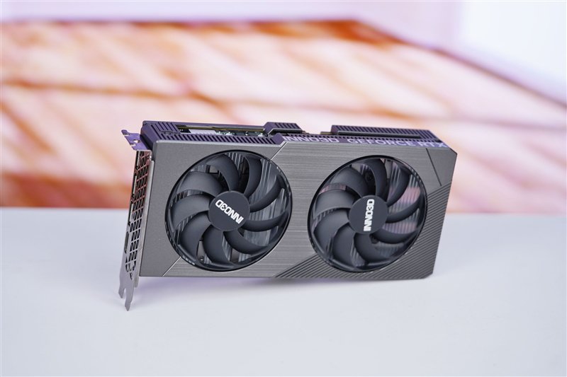 yingzhong RTX 5050夜图片卡评论：DLSS 4著名，RTX 406