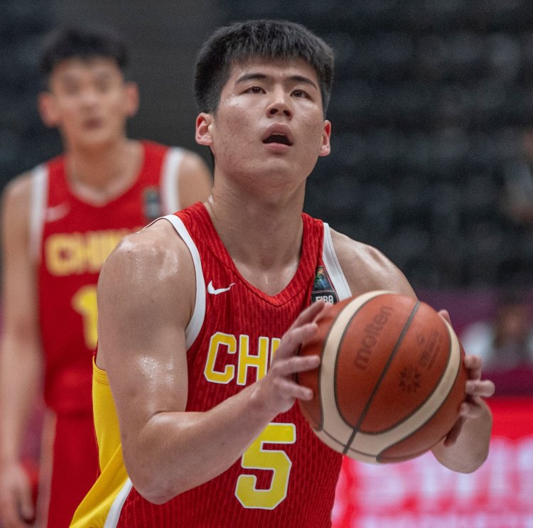 打得很强硬!陈家政全场6中3&三分3中2得到10分4助2断