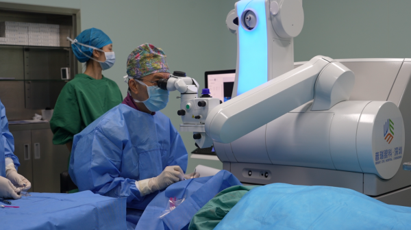 刘泉教授做SMILE pro手术