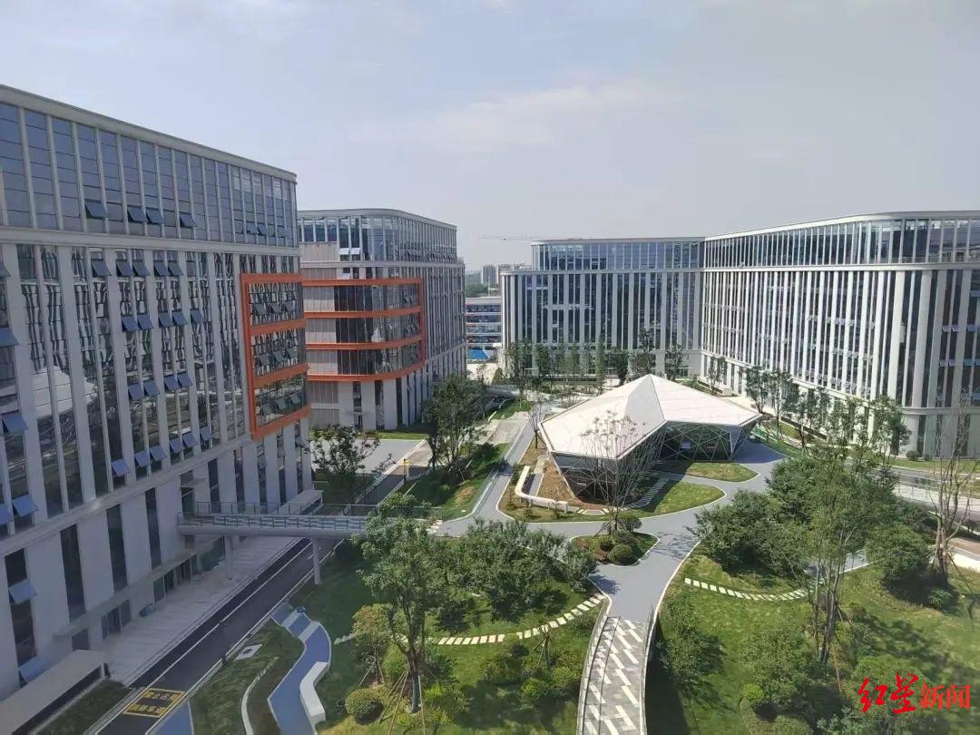 ▲成都未来科技城低空经济交流服务中心投运