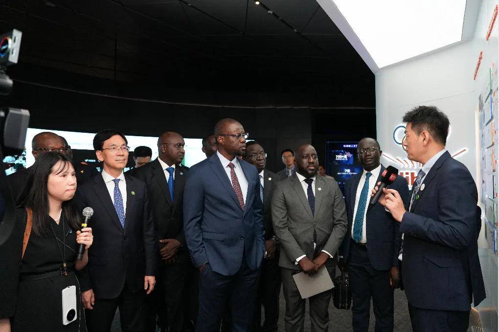 塞内加尔总理松科一行参访阿里巴巴集团