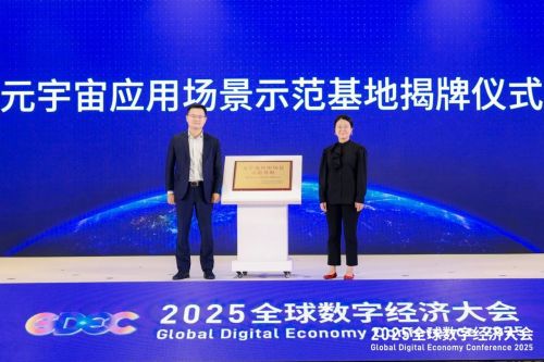 (从左到右分别为段飞飞、刘琛）