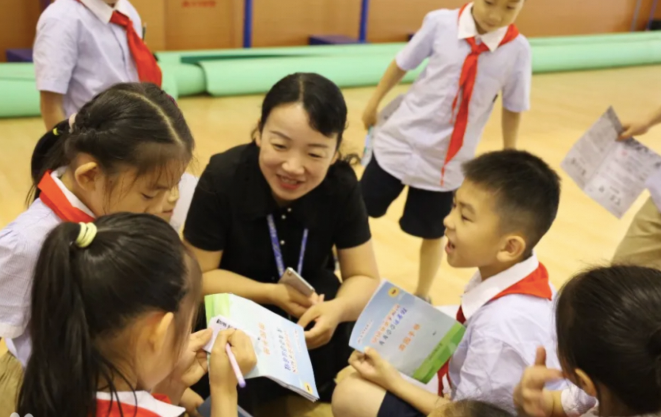 图：杭州市春晖小学教育集团书记、校长田冰冰