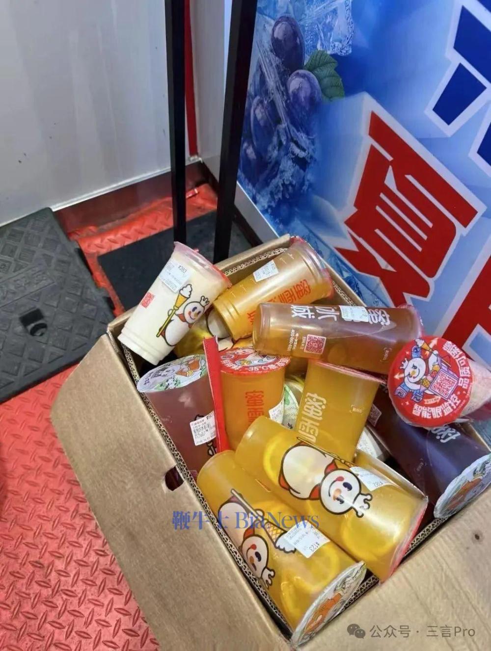 无独有偶，湖南一古茗门店外卖取货区也堆积了大量待取饮品，工作人员表示超时未取的饮品只能丢弃。