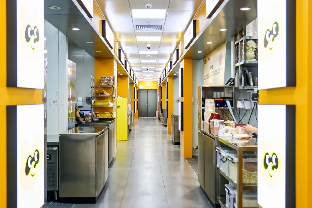 “浣熊食堂”内部厨房布置