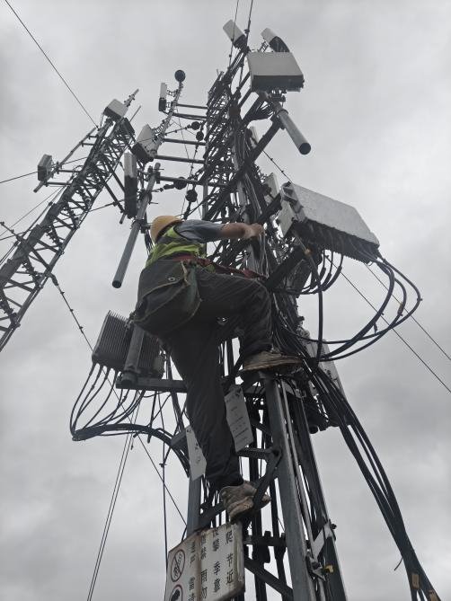 临海灵江中学基站光缆受损,抢修人员全力保障通信畅通