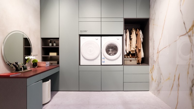 图为建博会现场Lamett乐迈石晶展位新品