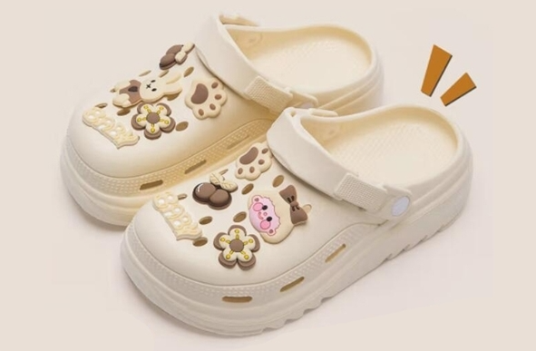 妇女经常穿鞋子的孔在脚底上引起钙化。医生：