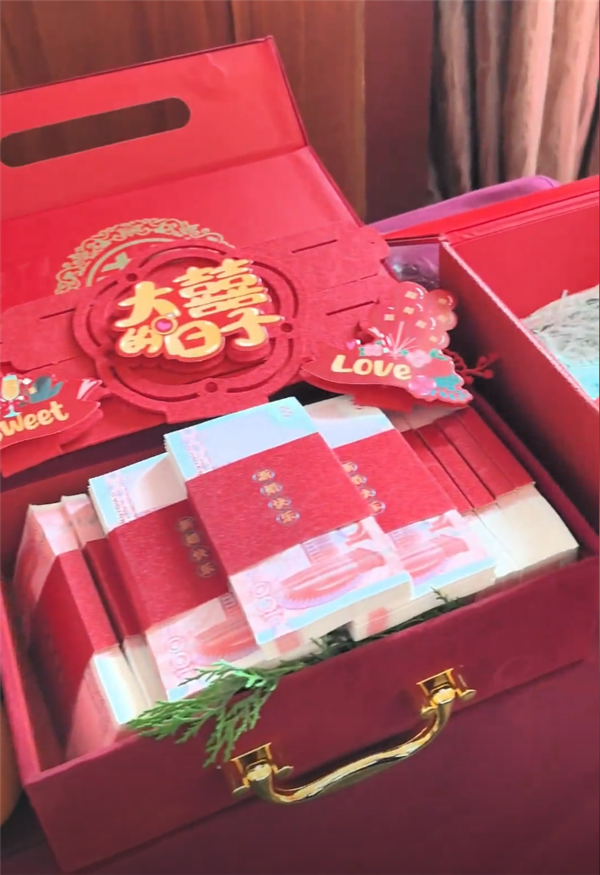 小米YU7订单照片成结婚聘礼 网友：彩礼进入期货时代！